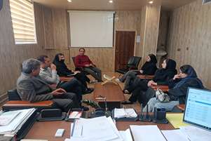  نشست رئیس شبکه بهداشت و درمان شهرستان خرم‌بید با مؤسسان و مسئولان فنی داروخانه‌ها برگزار شد